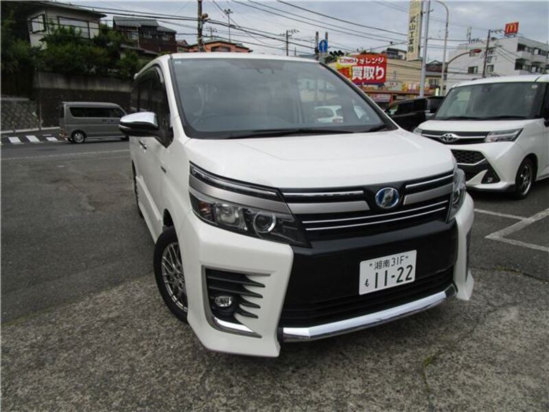 TOYOTA VOXY