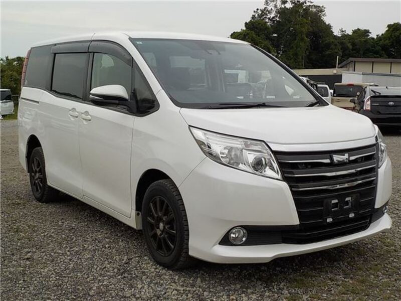 TOYOTA NOAH