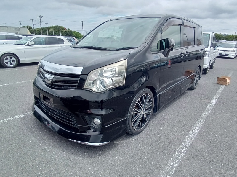 TOYOTA NOAH