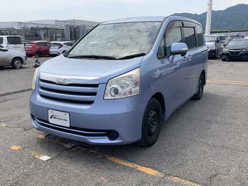 TOYOTA NOAH