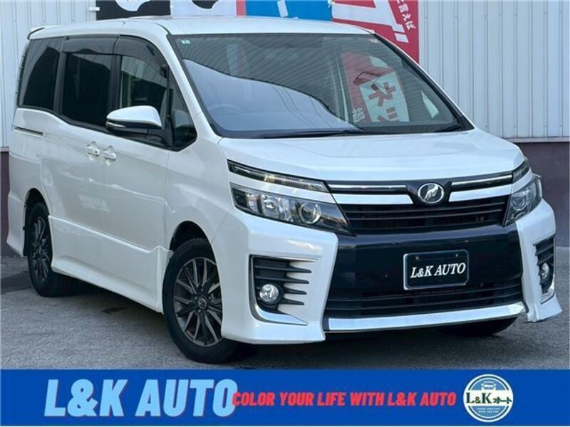 TOYOTA VOXY