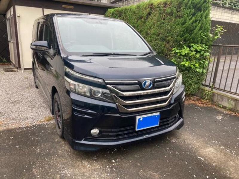 TOYOTA VOXY
