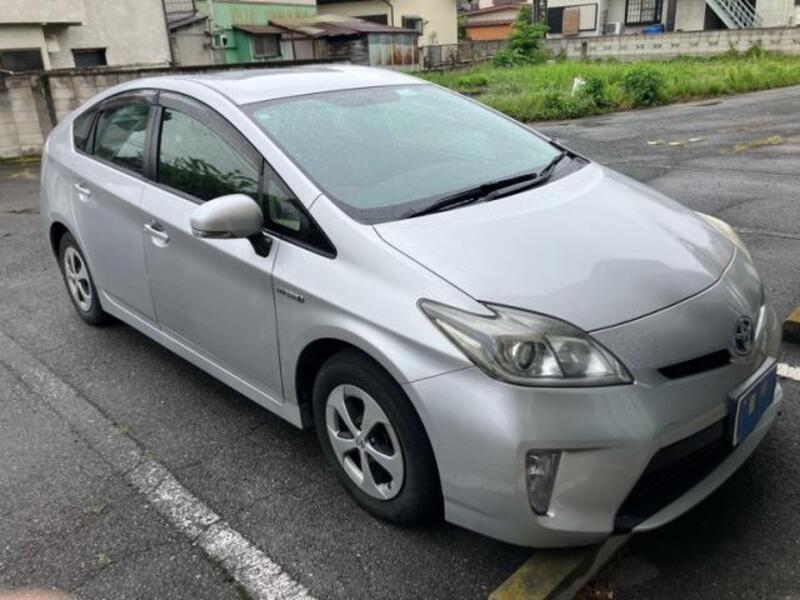 TOYOTA PRIUS