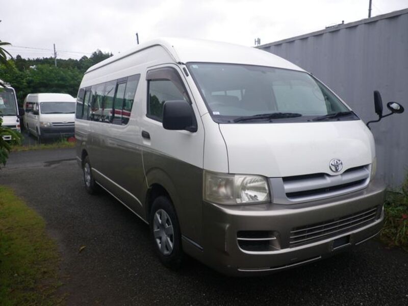 TOYOTA HIACE COMMUTER