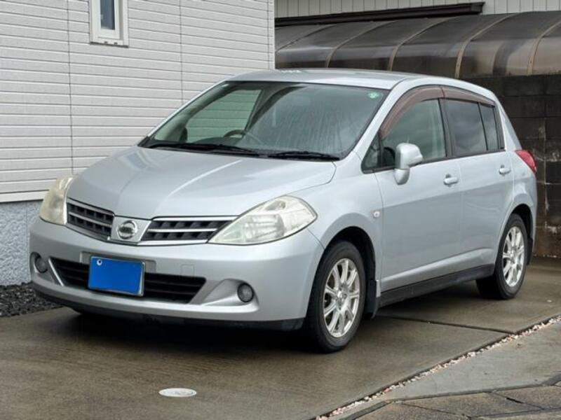 NISSAN TIIDA