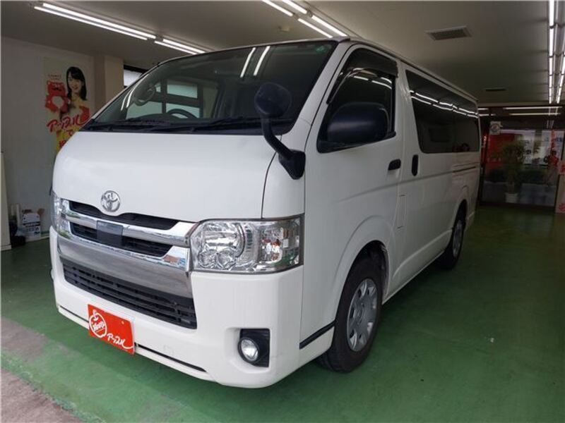TOYOTA HIACE