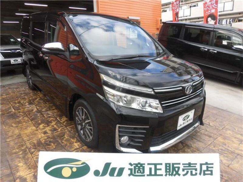 TOYOTA VOXY