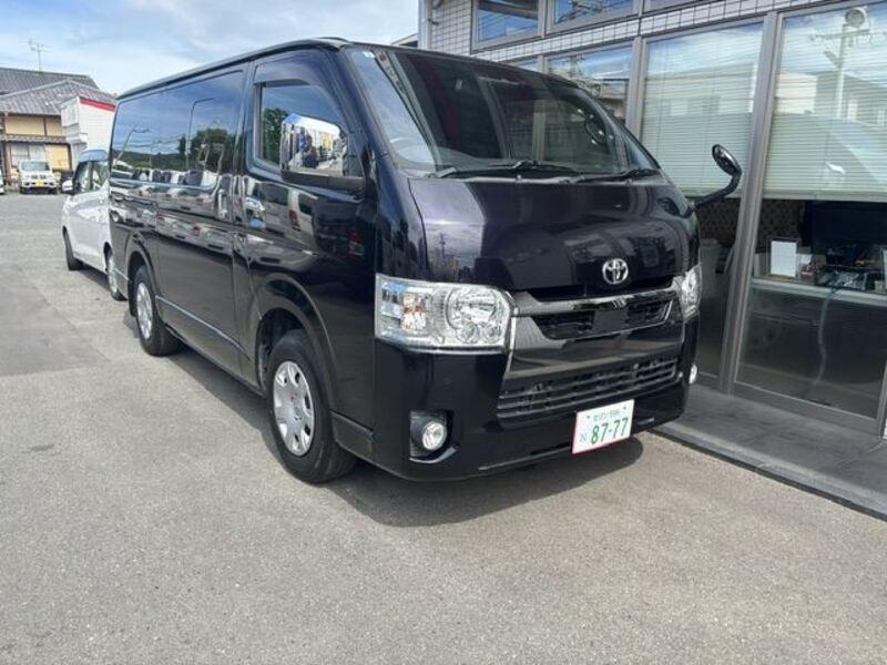 TOYOTA HIACE VAN