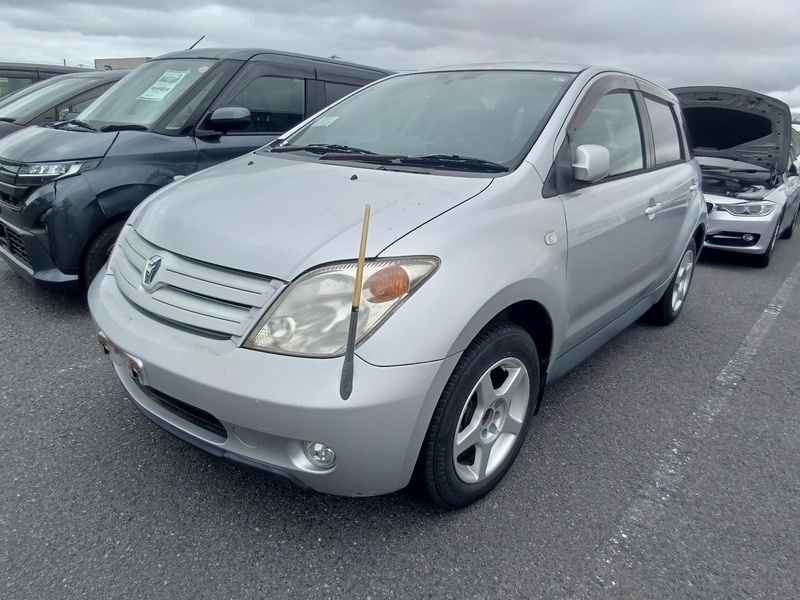 TOYOTA IST