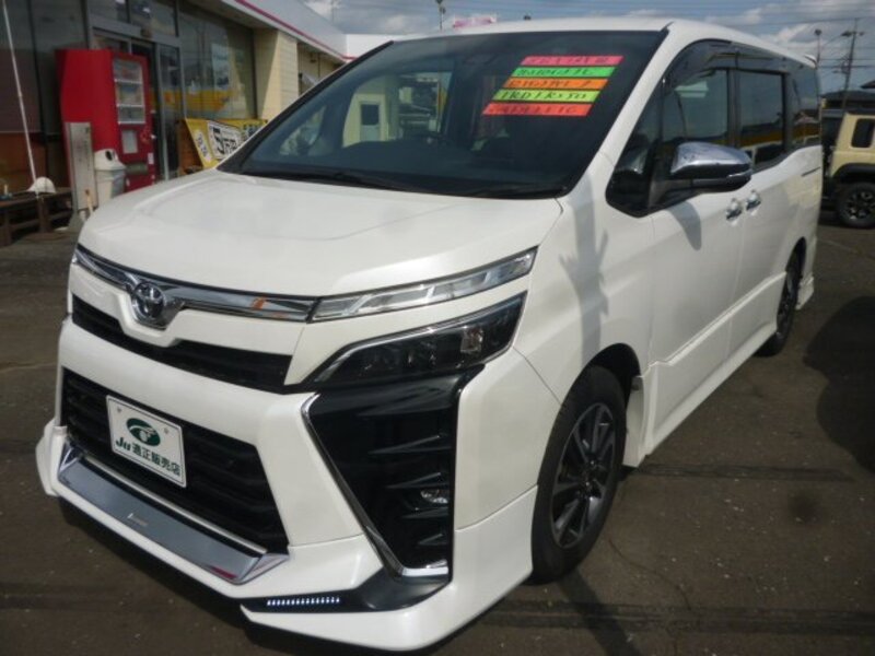 TOYOTA VOXY