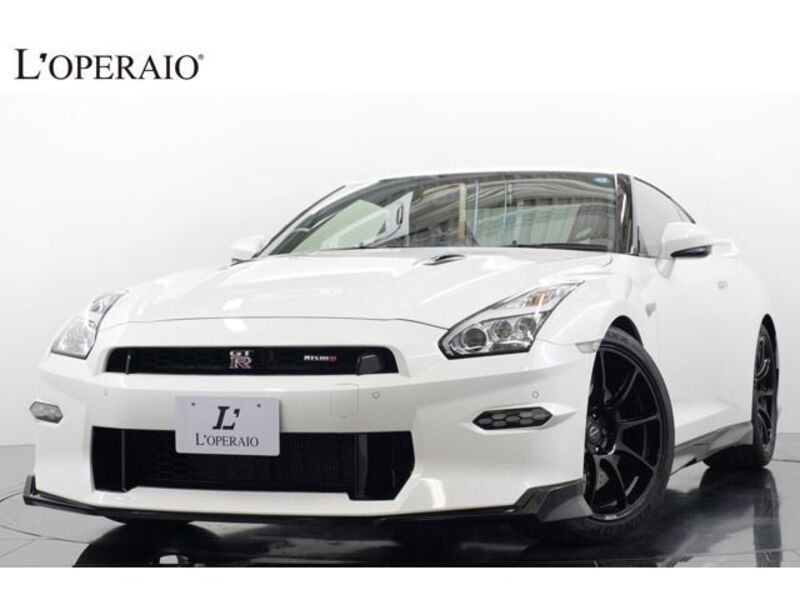 NISSAN GT-R