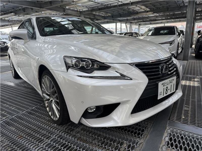 LEXUS IS