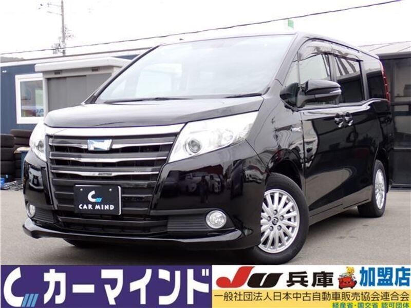 TOYOTA NOAH