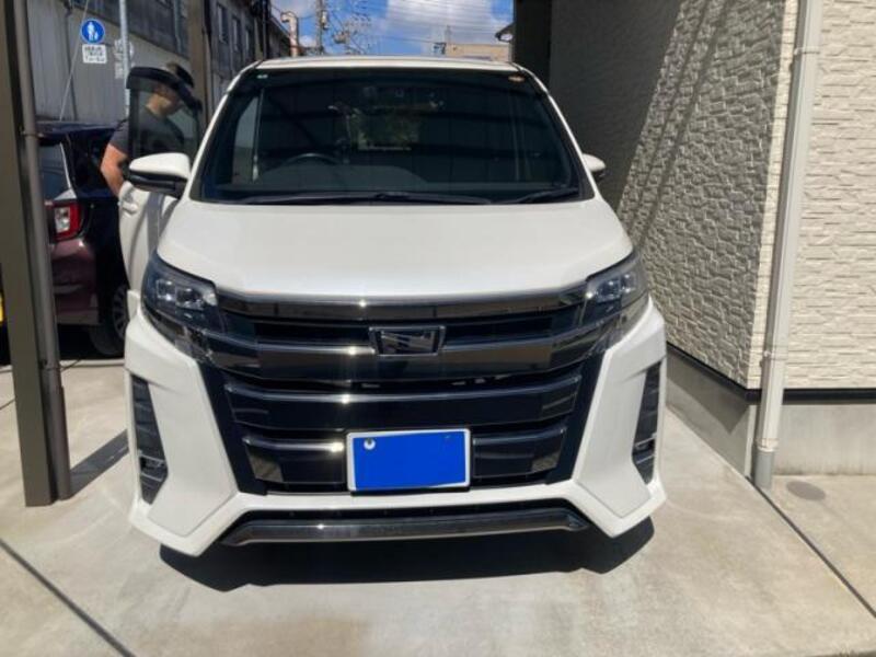 TOYOTA NOAH