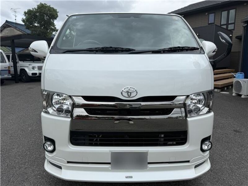 TOYOTA HIACE