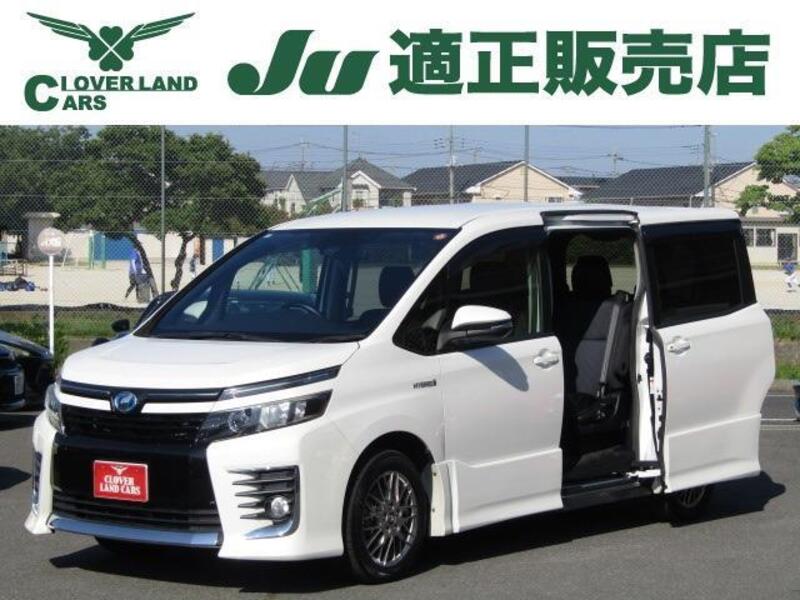 TOYOTA VOXY