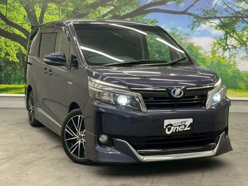 TOYOTA VOXY
