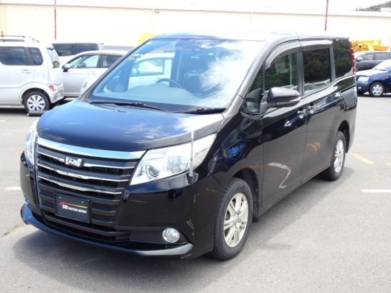 TOYOTA NOAH
