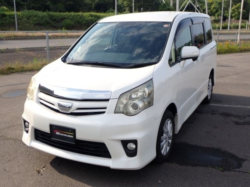 TOYOTA NOAH