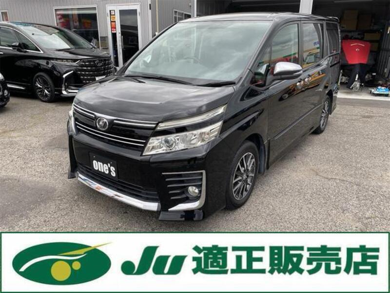 TOYOTA VOXY