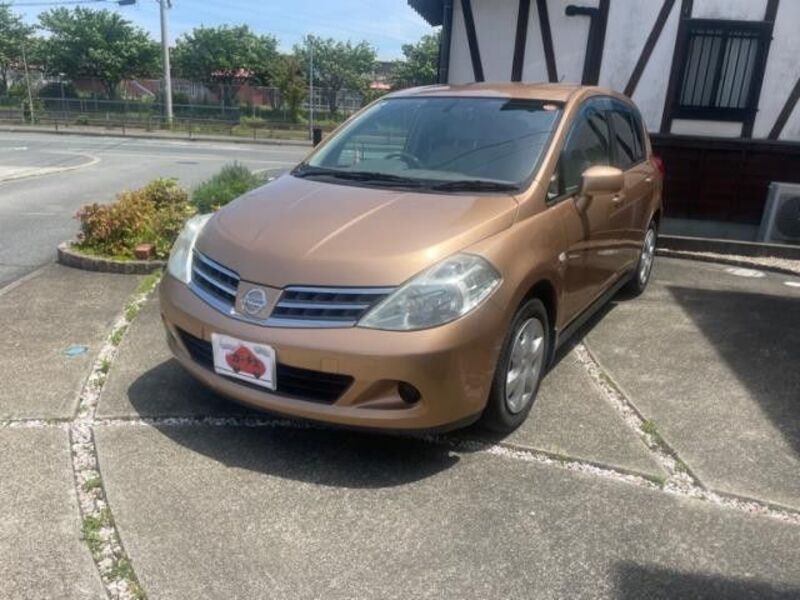 NISSAN TIIDA