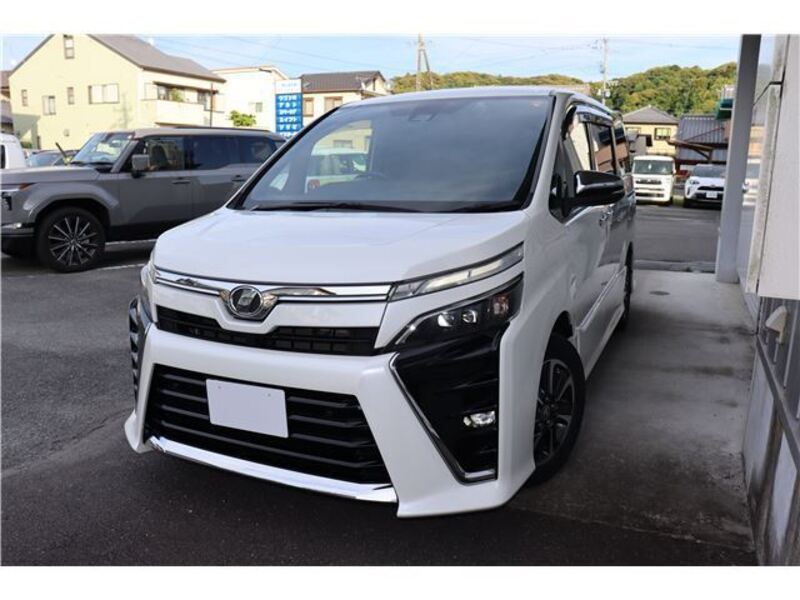TOYOTA VOXY