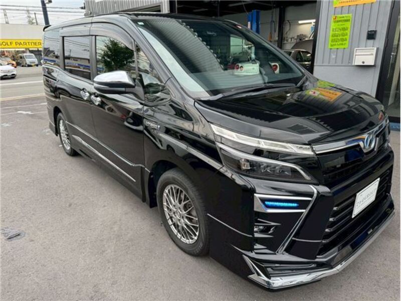 TOYOTA VOXY