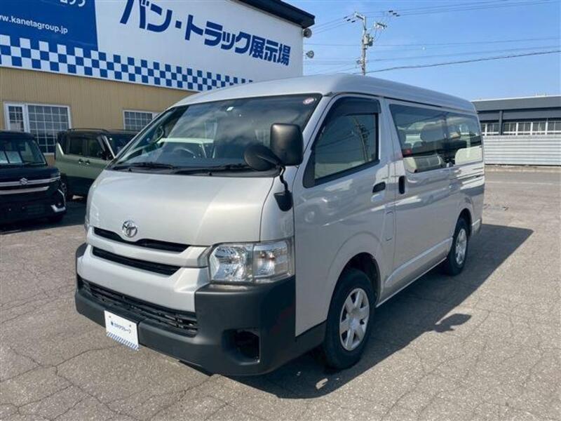 TOYOTA HIACE