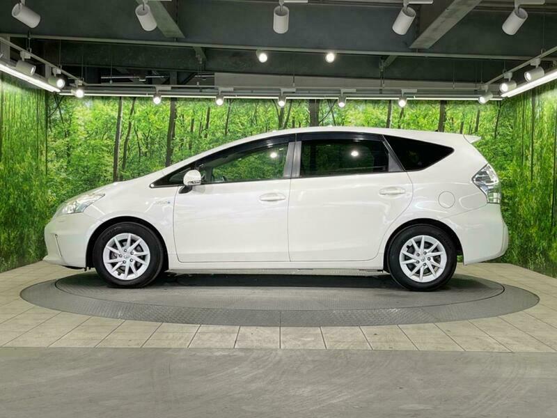 PRIUS ALPHA-16