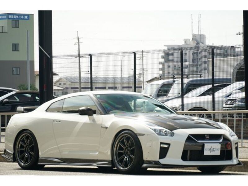 NISSAN GT-R