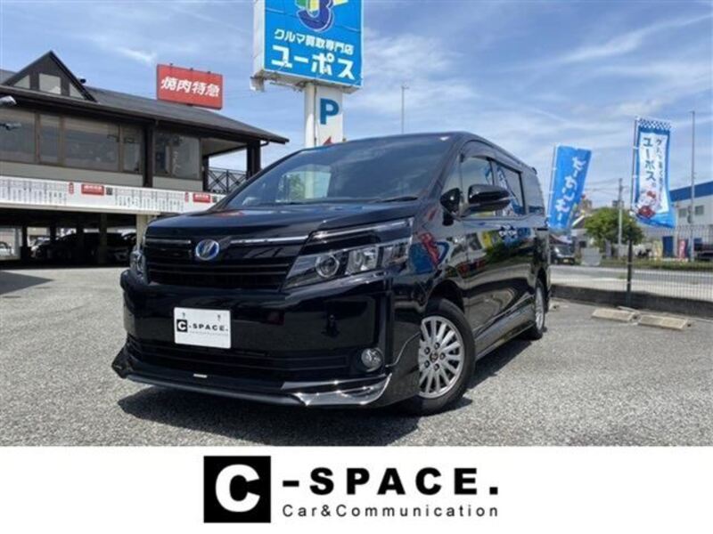 TOYOTA VOXY