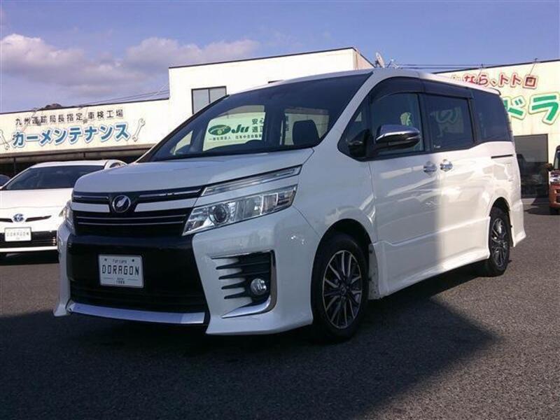 TOYOTA VOXY