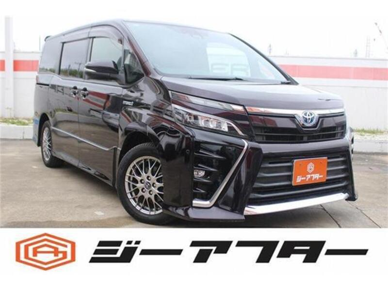 TOYOTA VOXY