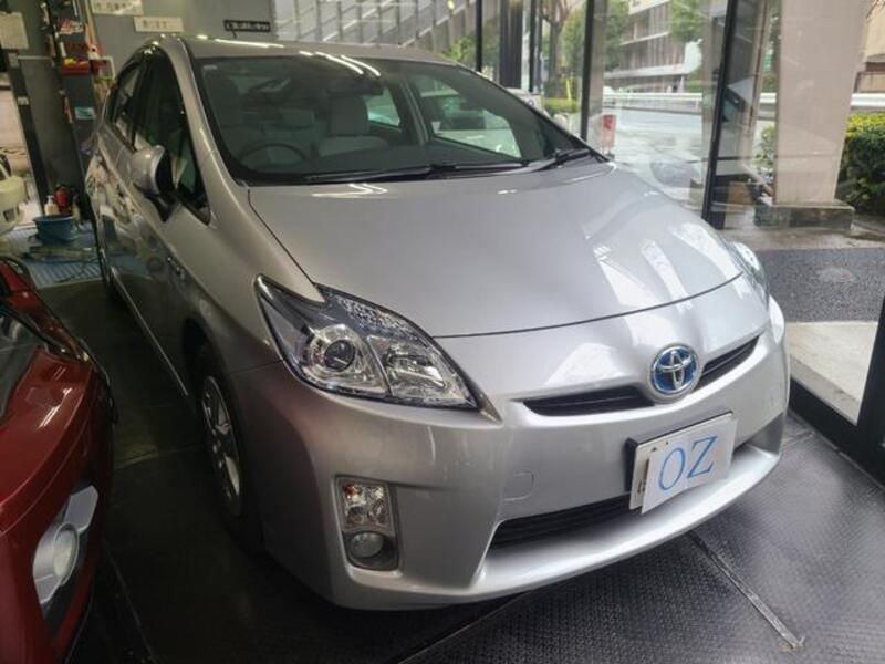 TOYOTA PRIUS