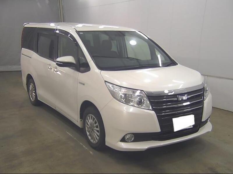 TOYOTA NOAH