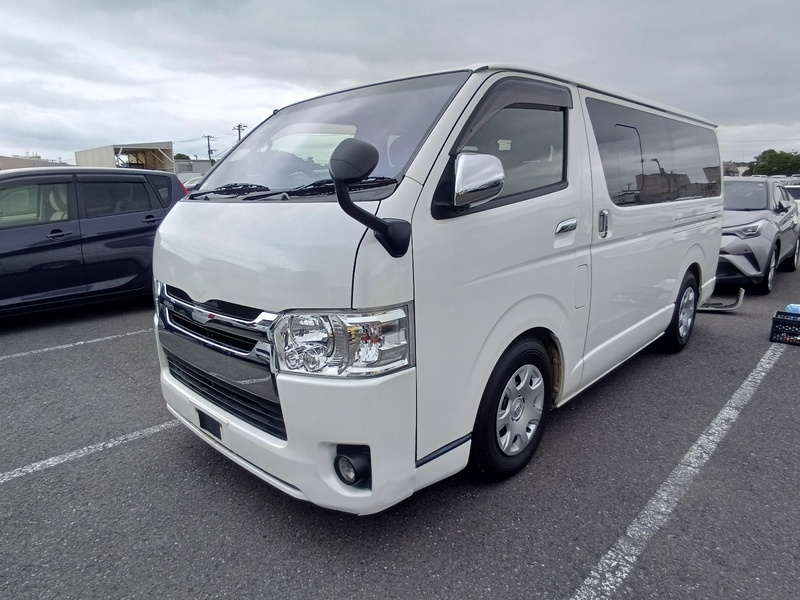 TOYOTA HIACE VAN