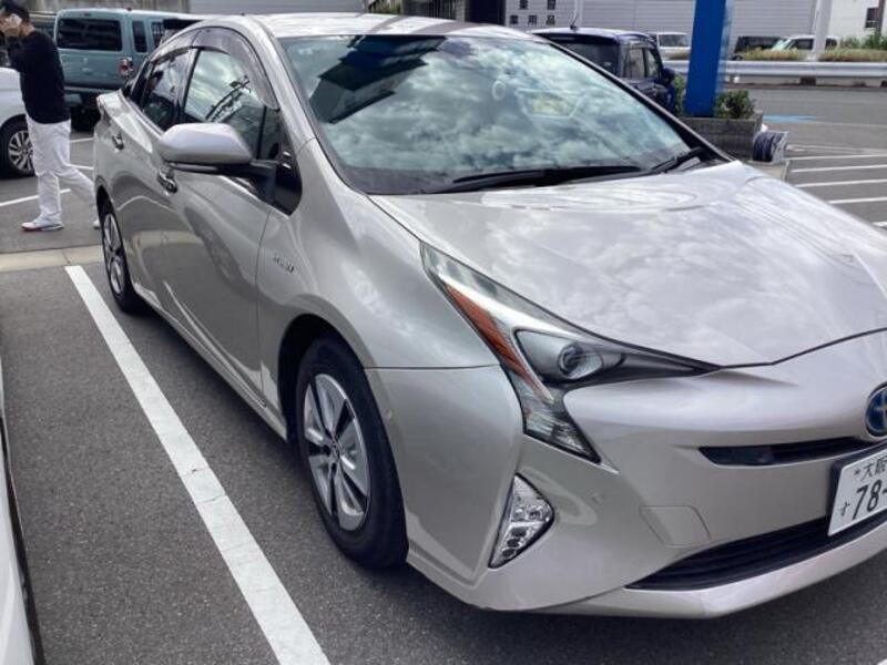 TOYOTA PRIUS
