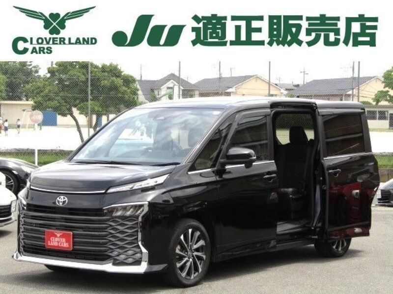 TOYOTA VOXY