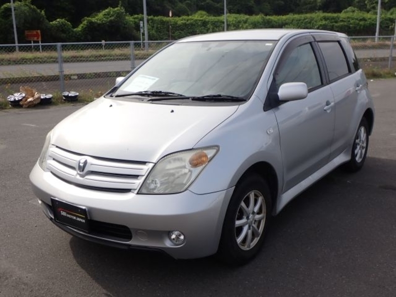 TOYOTA IST