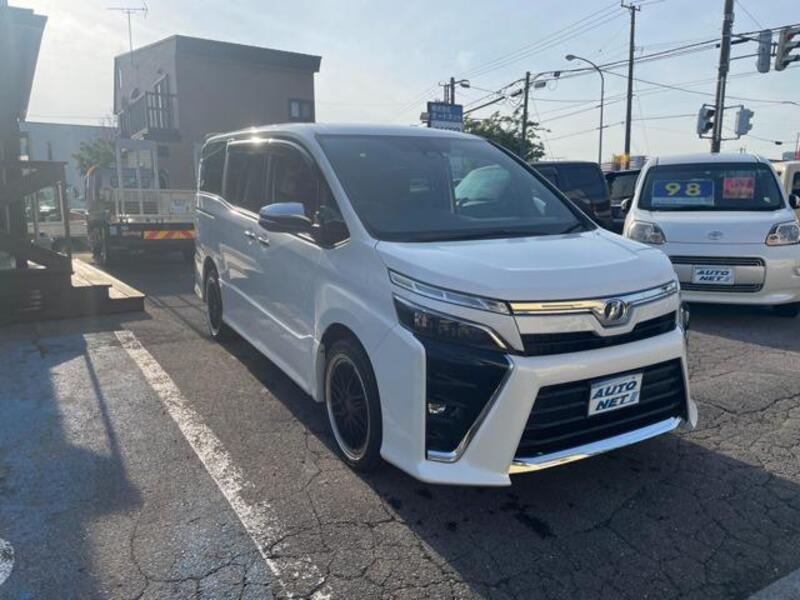 TOYOTA VOXY
