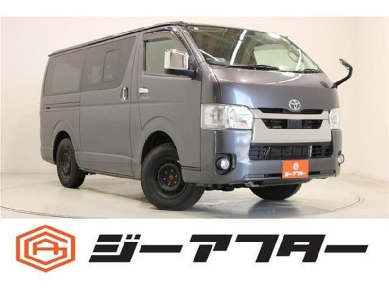 TOYOTA HIACE