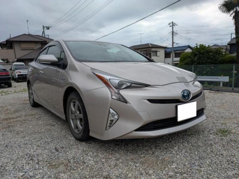 TOYOTA PRIUS
