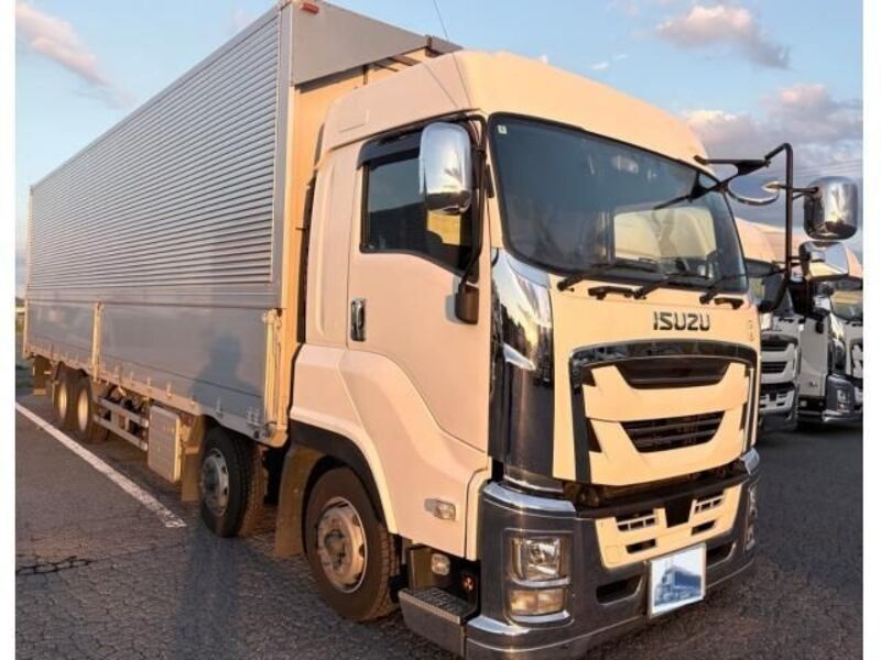 ISUZU GIGA
