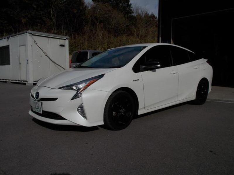 TOYOTA PRIUS