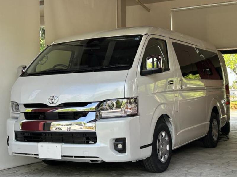 TOYOTA HIACE