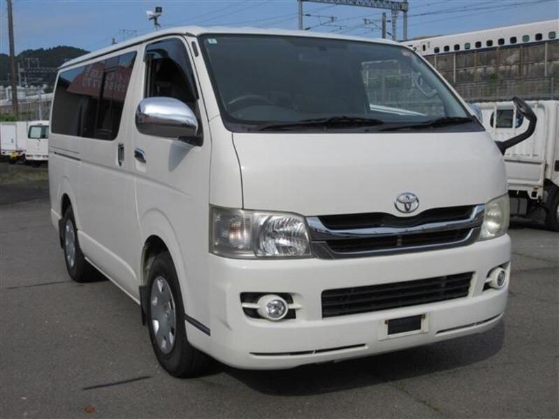 TOYOTA HIACE