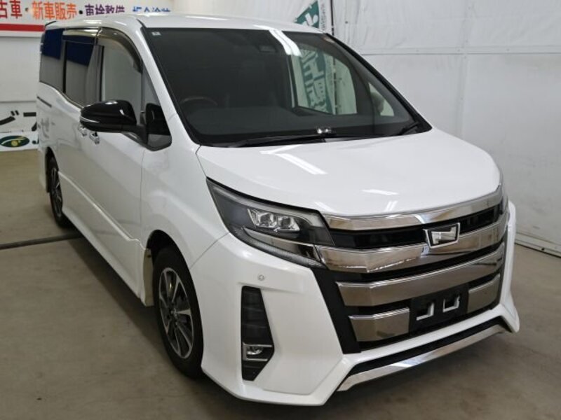 TOYOTA NOAH