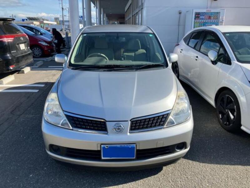 NISSAN TIIDA