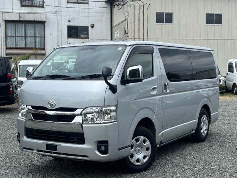 TOYOTA HIACE