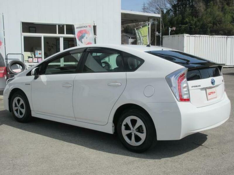 PRIUS-8